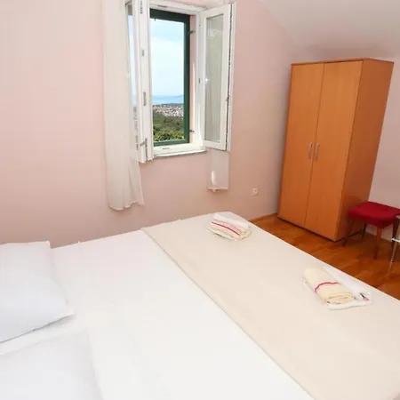 Apartment With Parking Space Zedno, Ciovo - 23279
